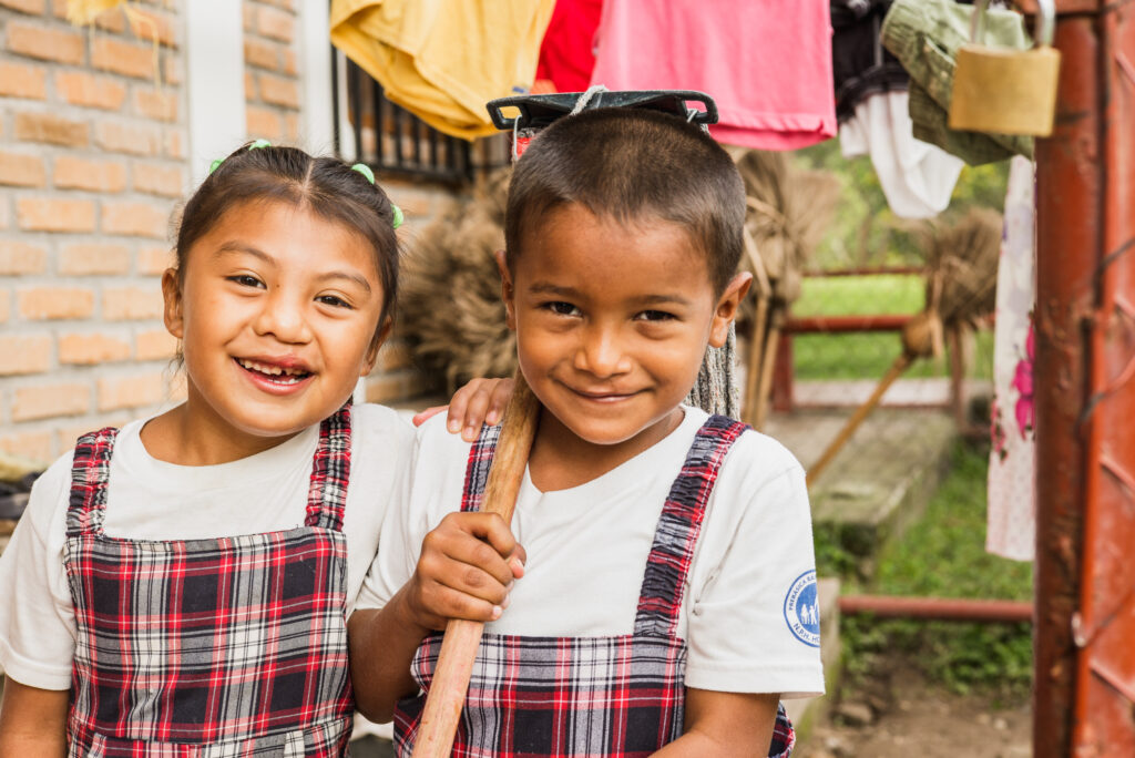 2 glückliche Kinder zusammen, NPH Honduras